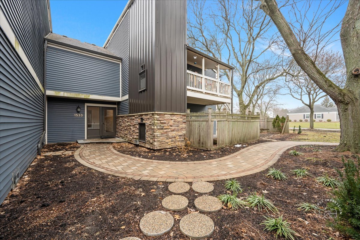 1533 S County Farm Road Unit: 1-4