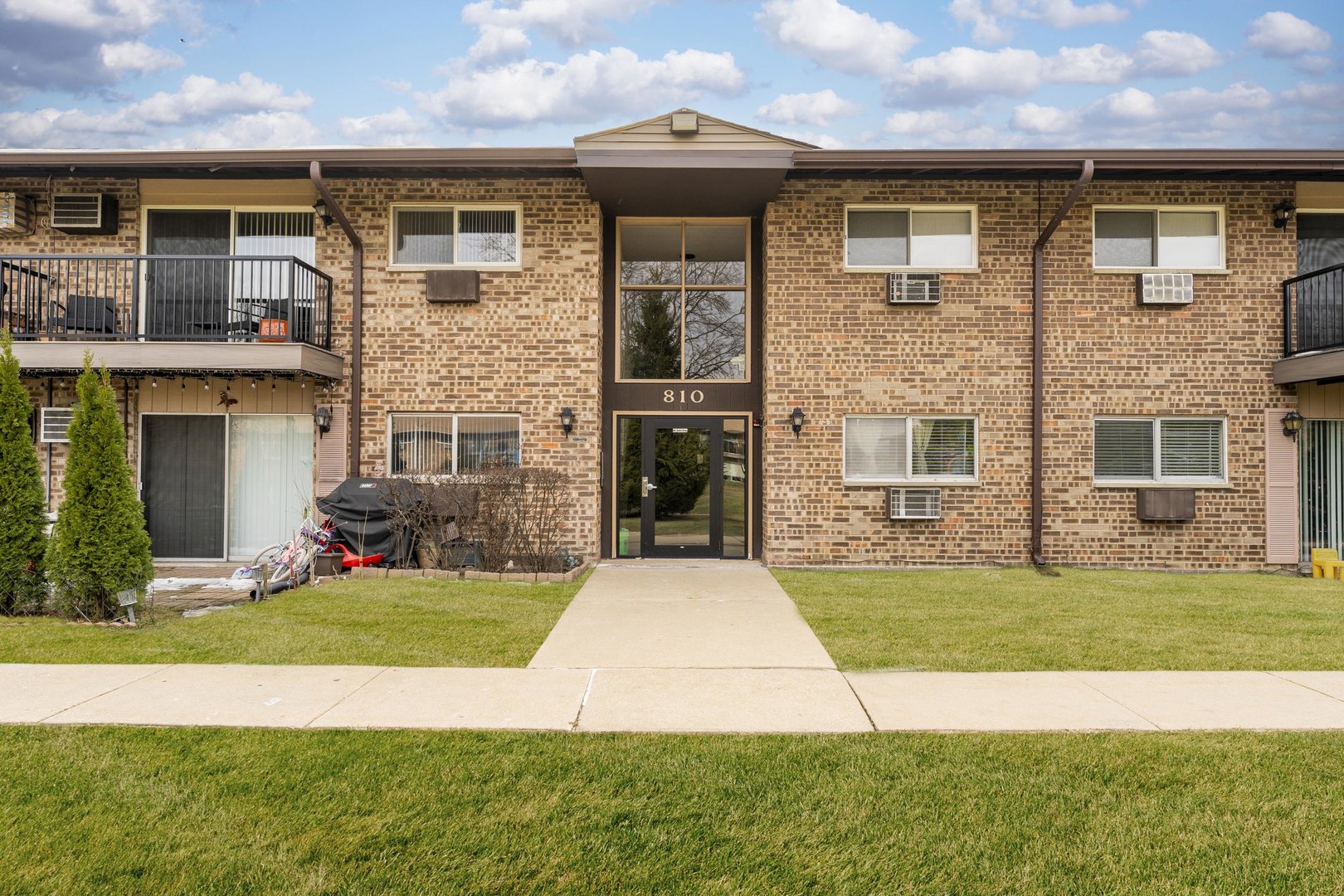 810 E Old Willow Road Unit: 209