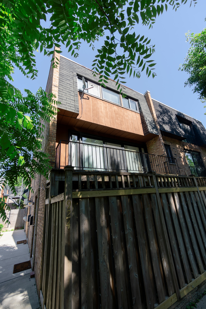 924 W Wrightwood Avenue Unit: A2