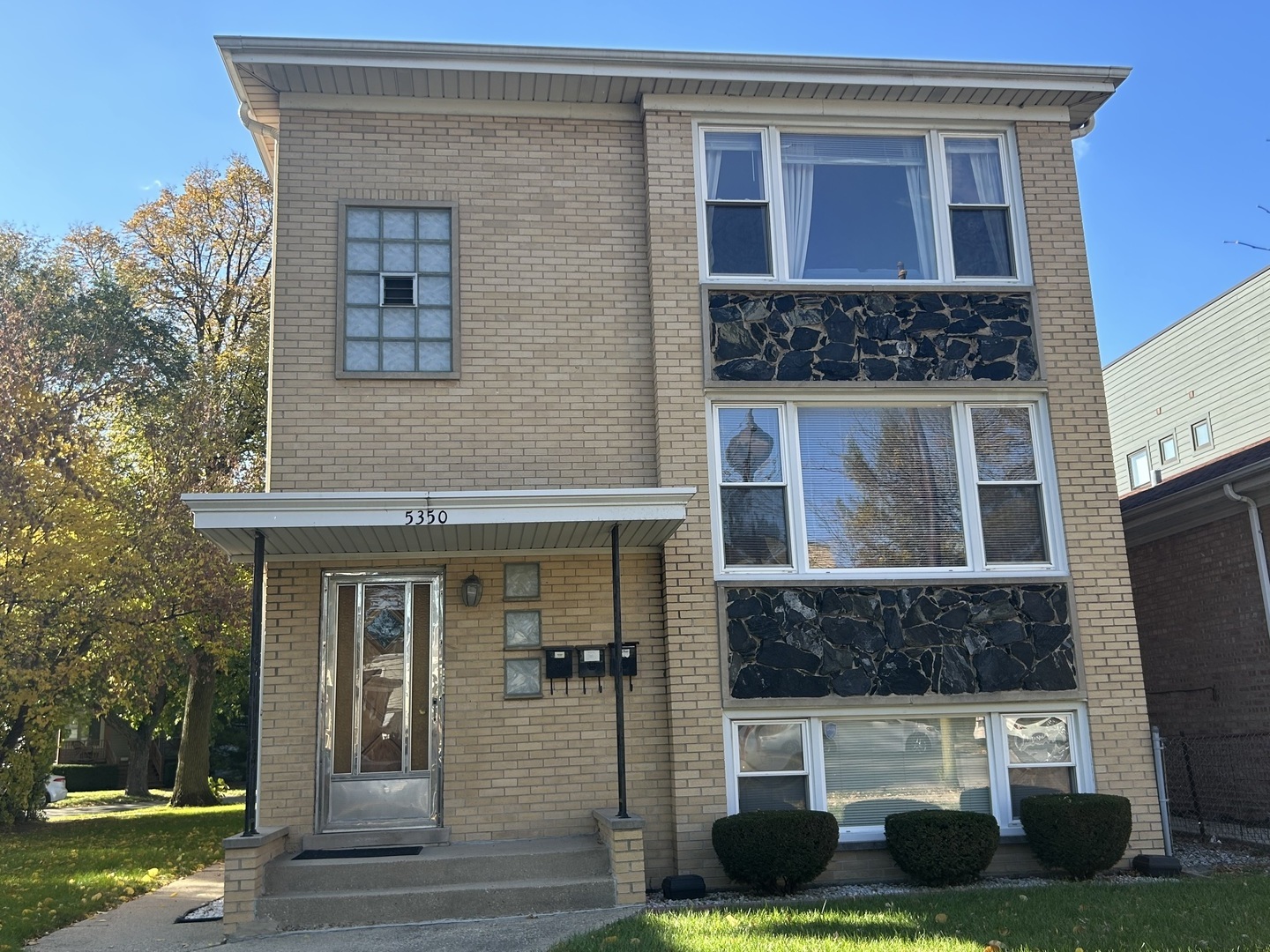 5350 N Central Avenue Unit: 1st