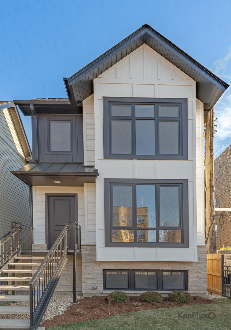 4015 N Albany Avenue