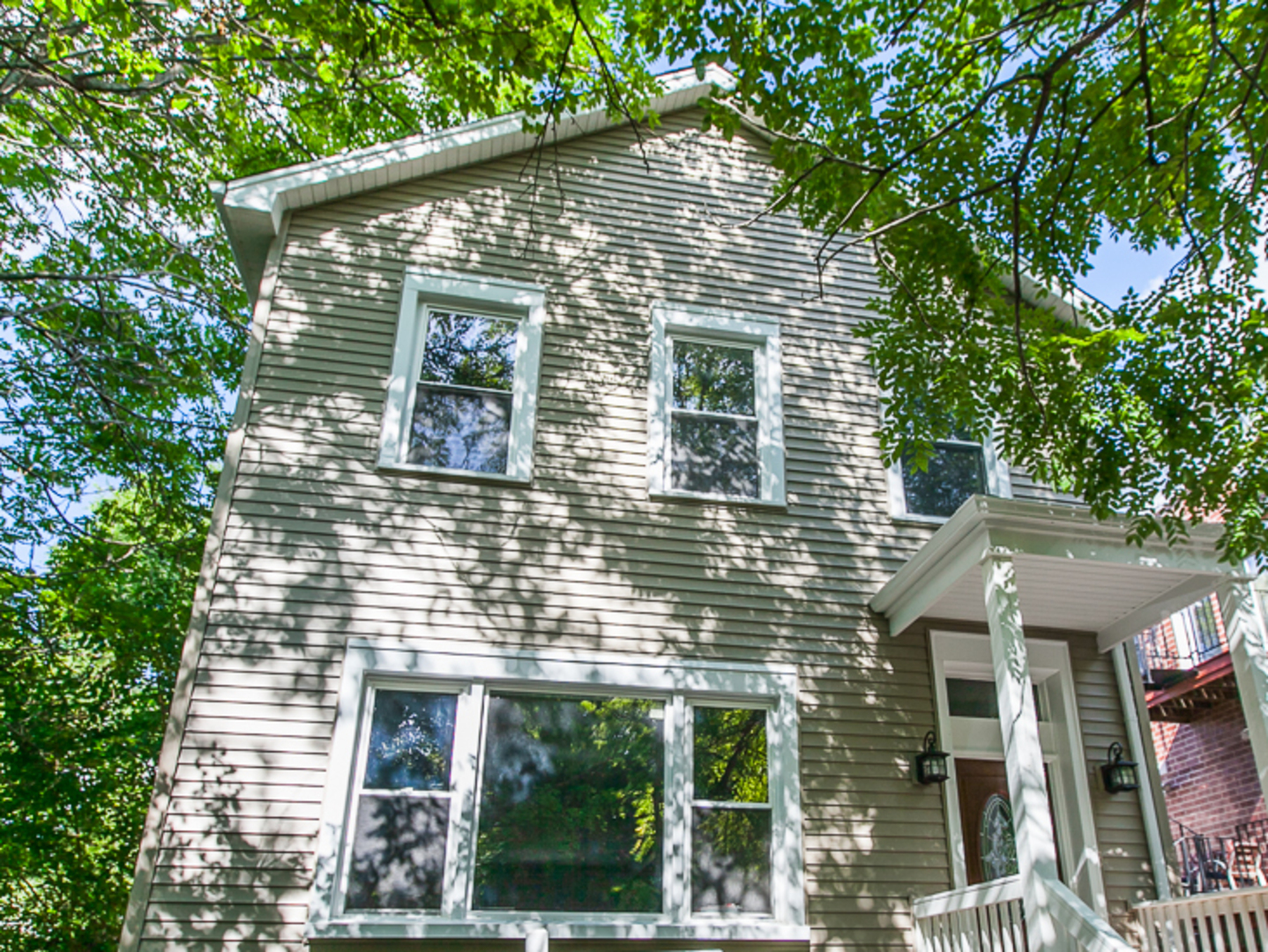 806 S Oakley Boulevard