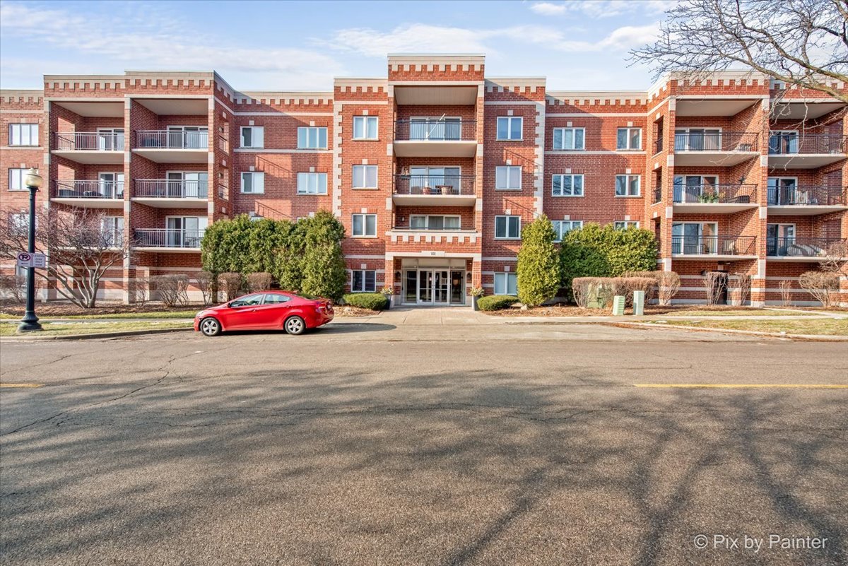 100 N Gary Avenue Unit: 208