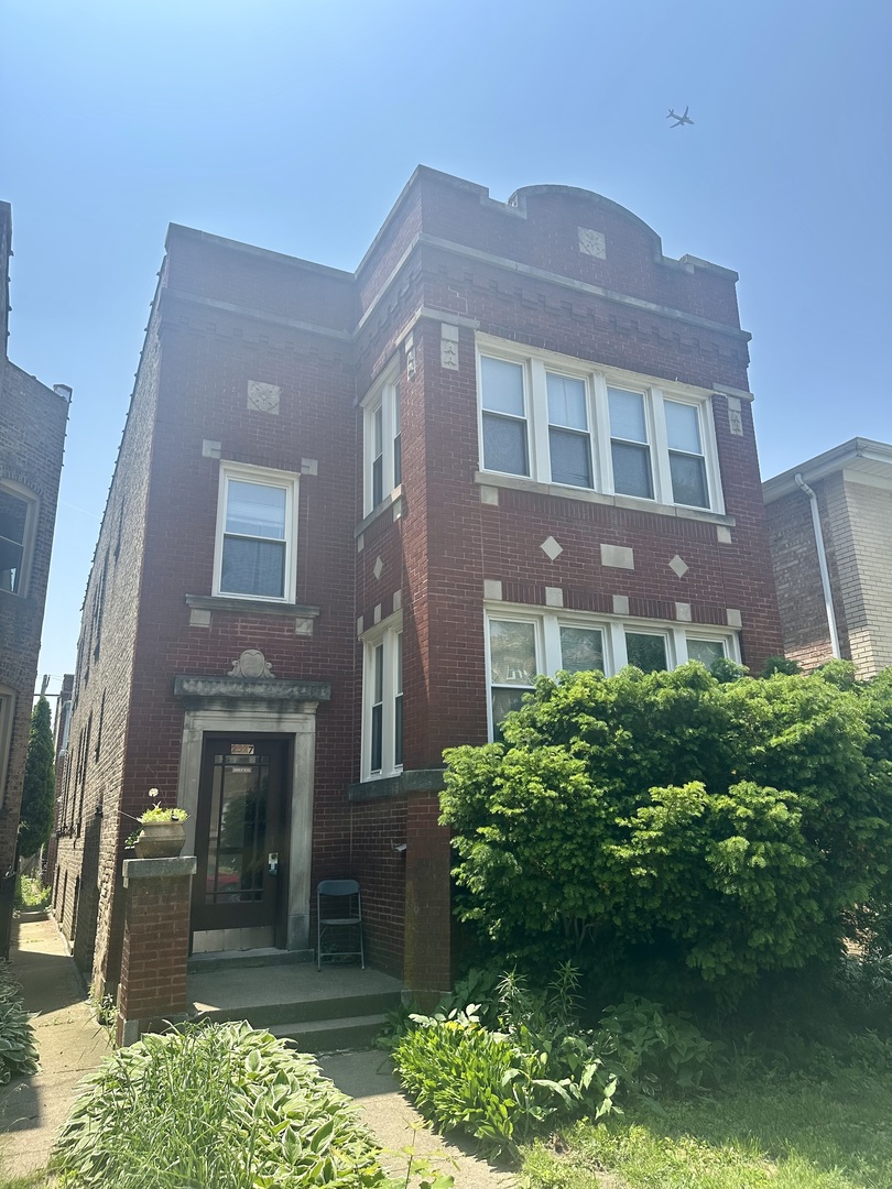 2527 W Argyle Street