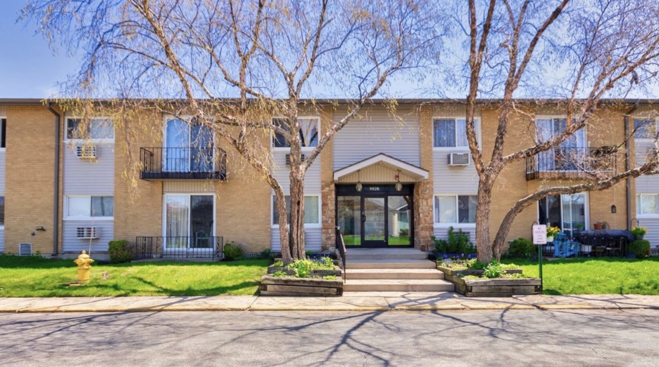 8828 N Leslie Lane Unit: 1F