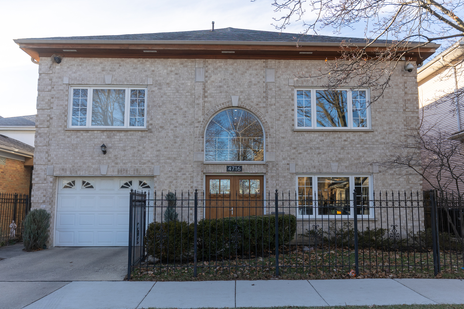 4716 N Kilbourn Avenue