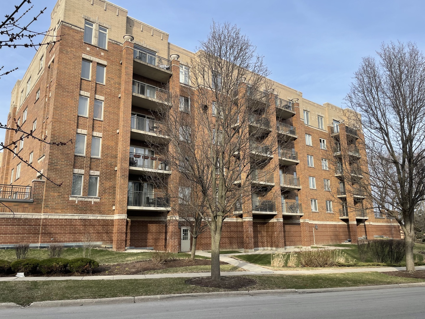 655 Perrie Drive Unit: 305