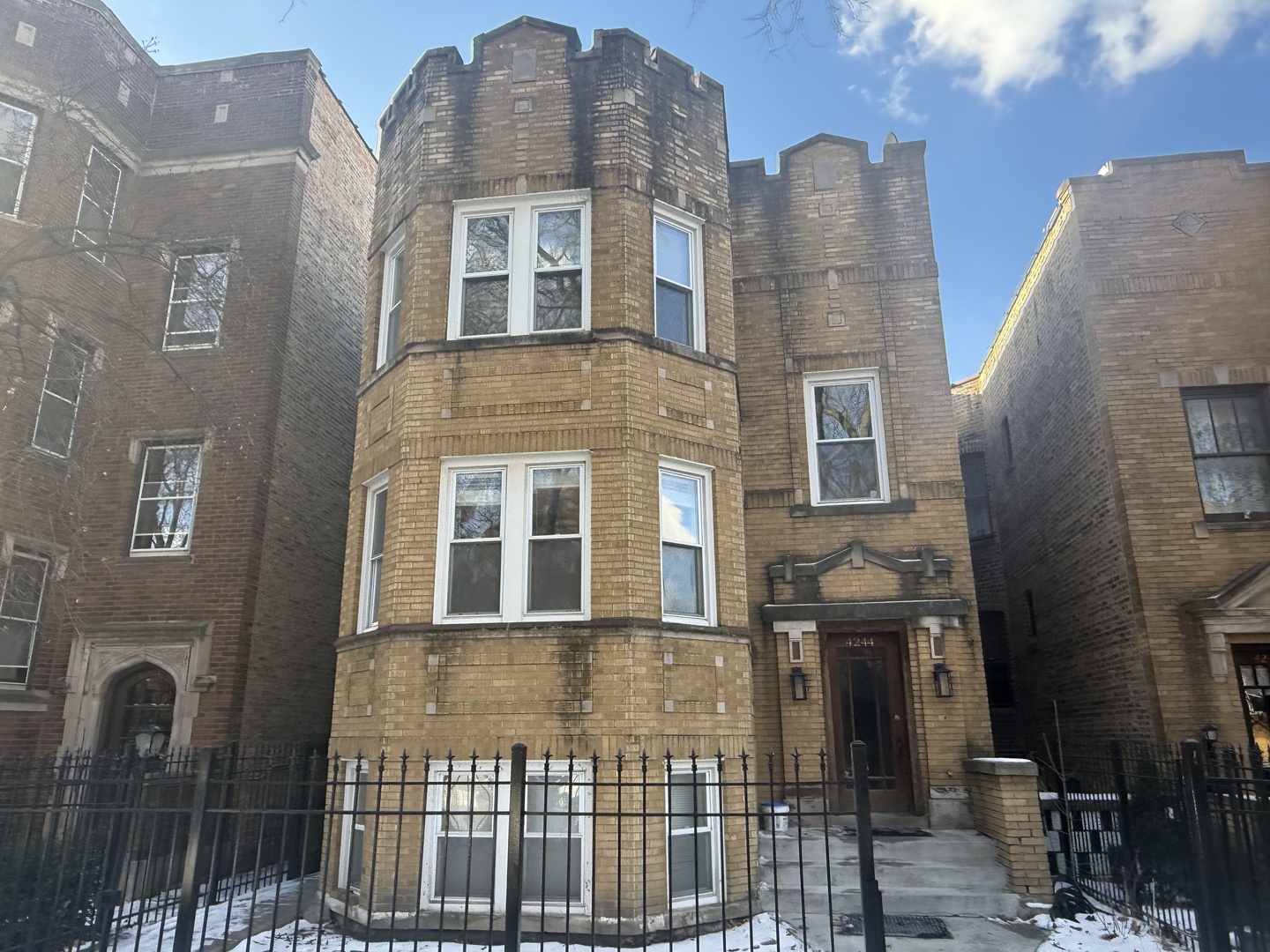 4244 N MOZART Street