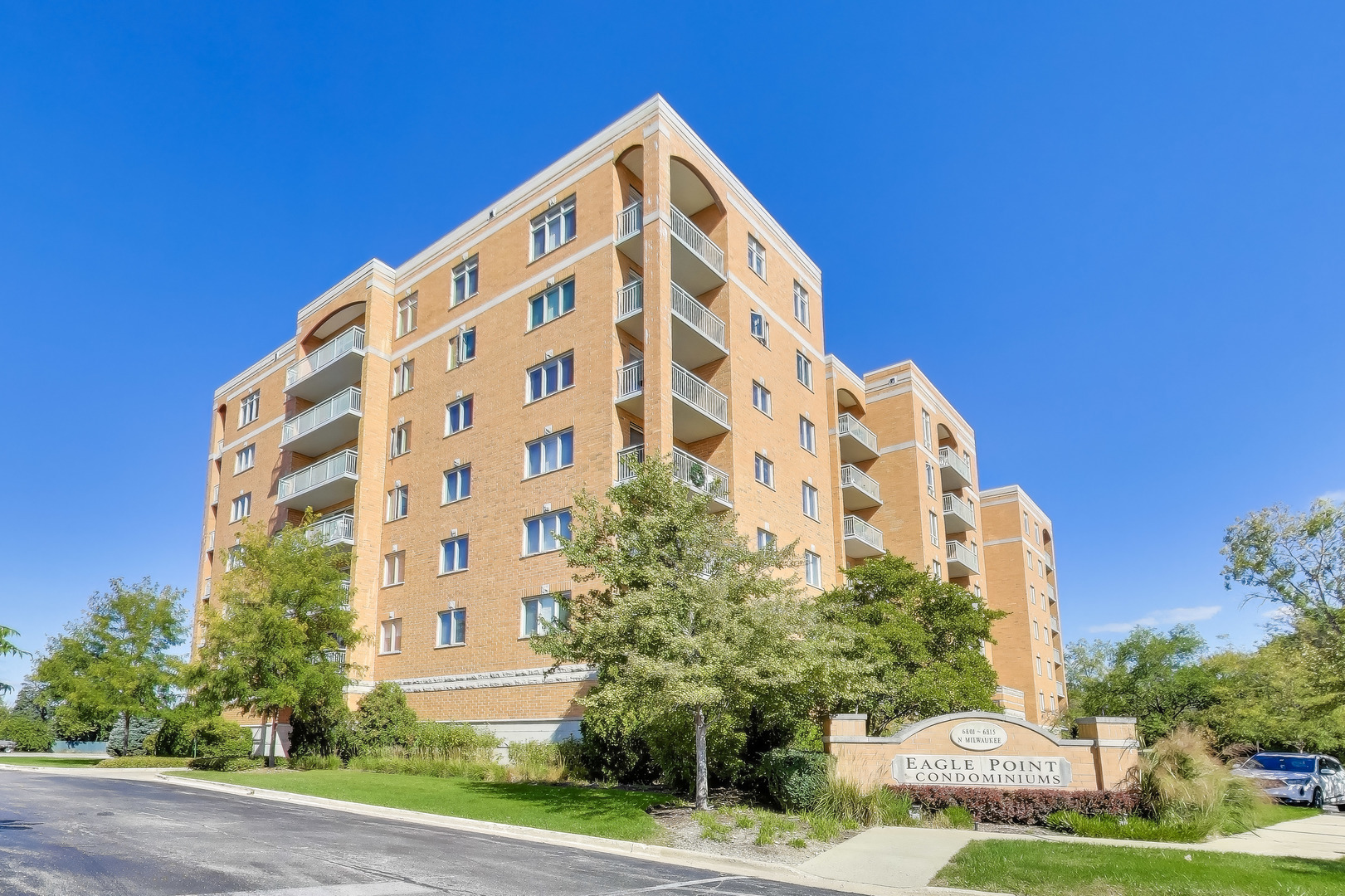 6815 N MILWAUKEE Avenue Unit: 707