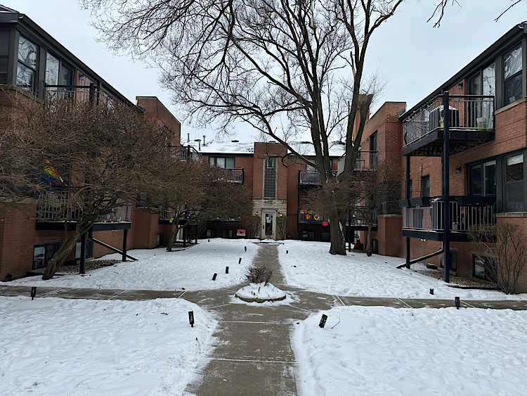 7334 N Winchester Avenue Unit: 2E