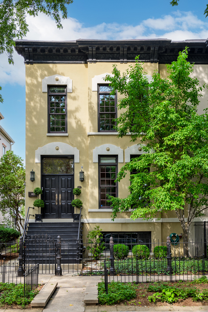 1022 W Montana Street