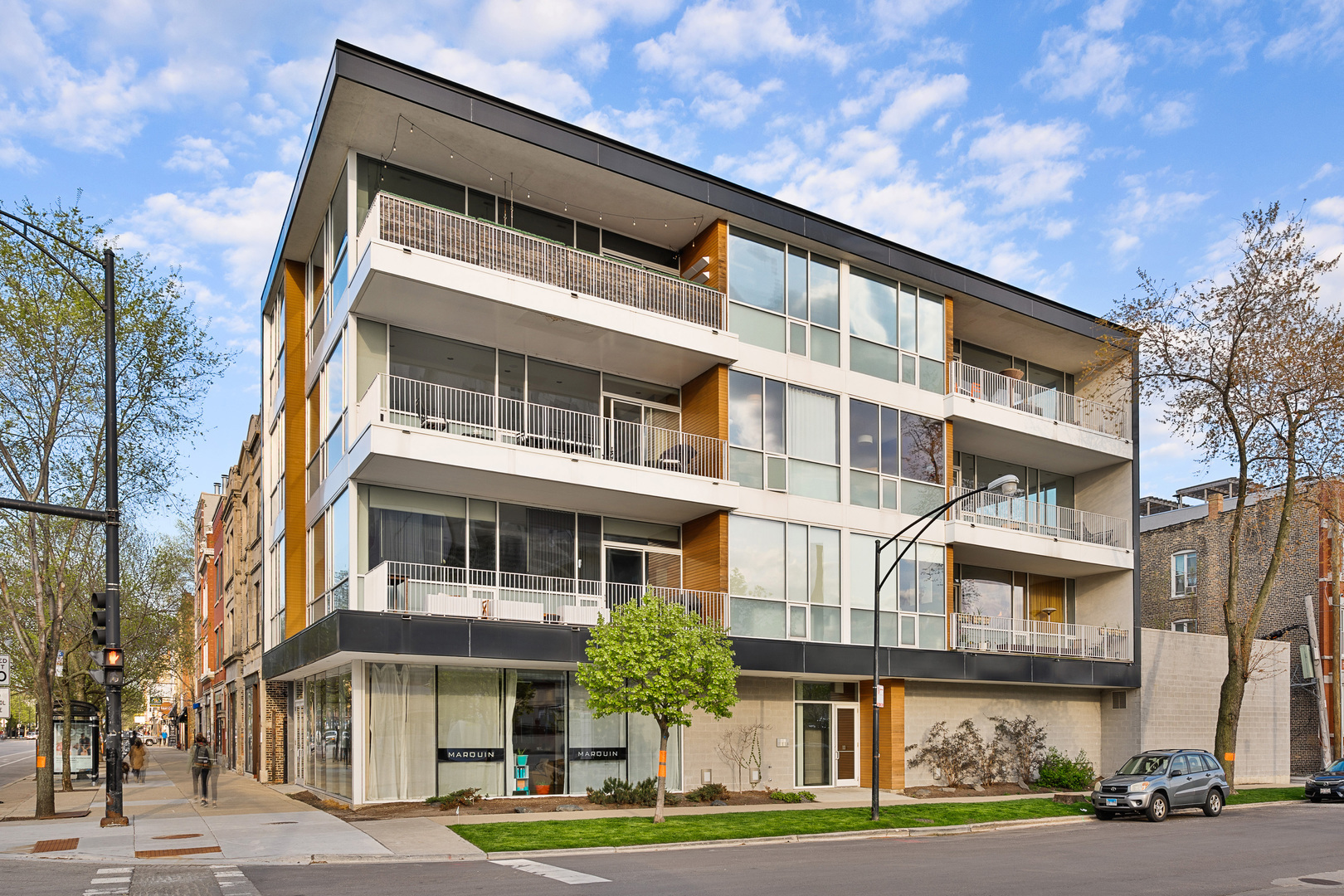 2157 W DIVISION Street Unit: 401