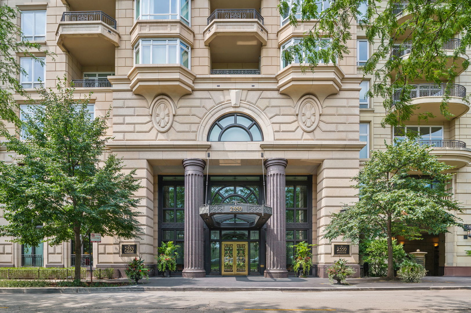 2550 N Lakeview Avenue Unit: S201