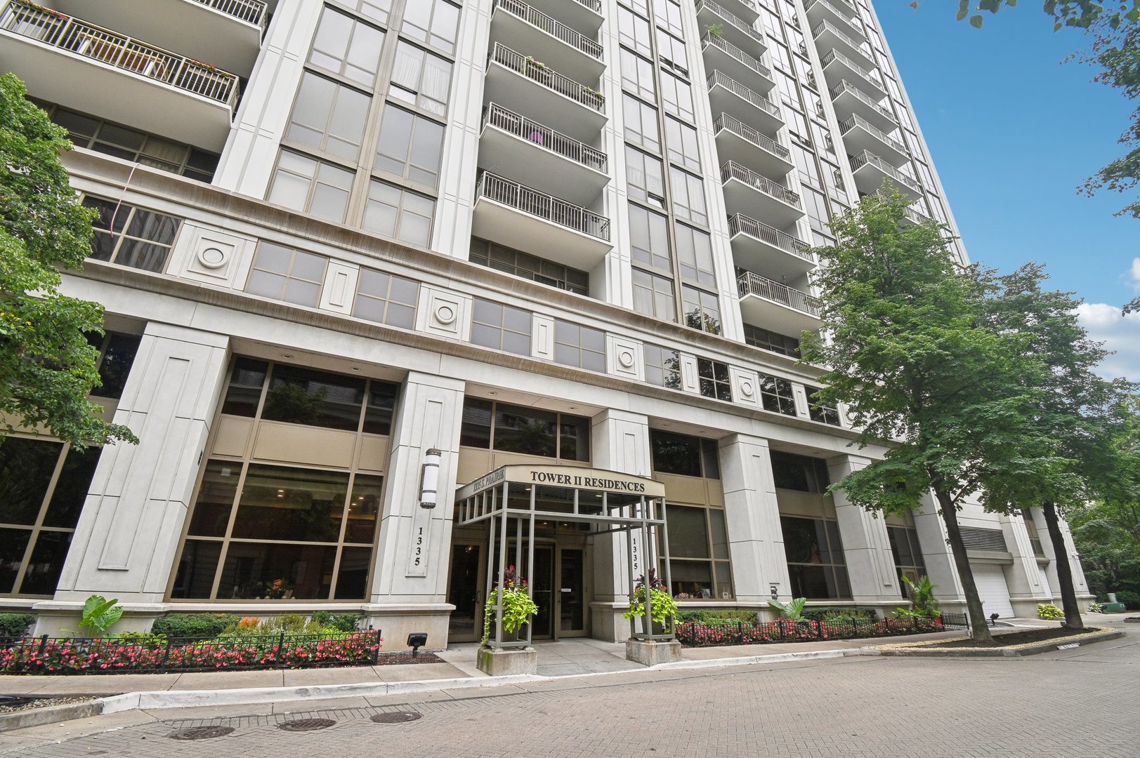 1335 S Prairie Avenue Unit: 2009