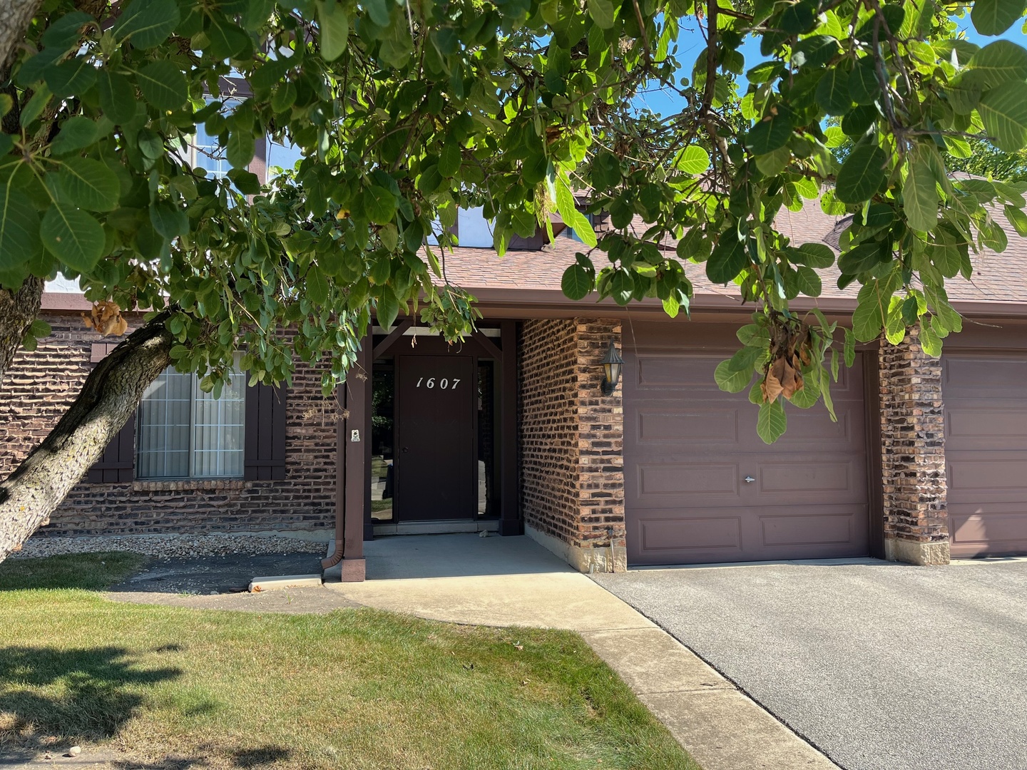 1607 Thames Court Unit: D