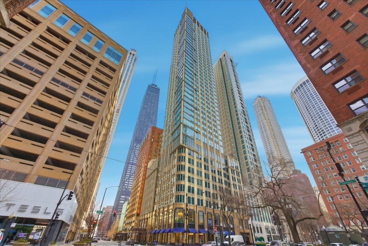 57 E Delaware Place Unit: 3904