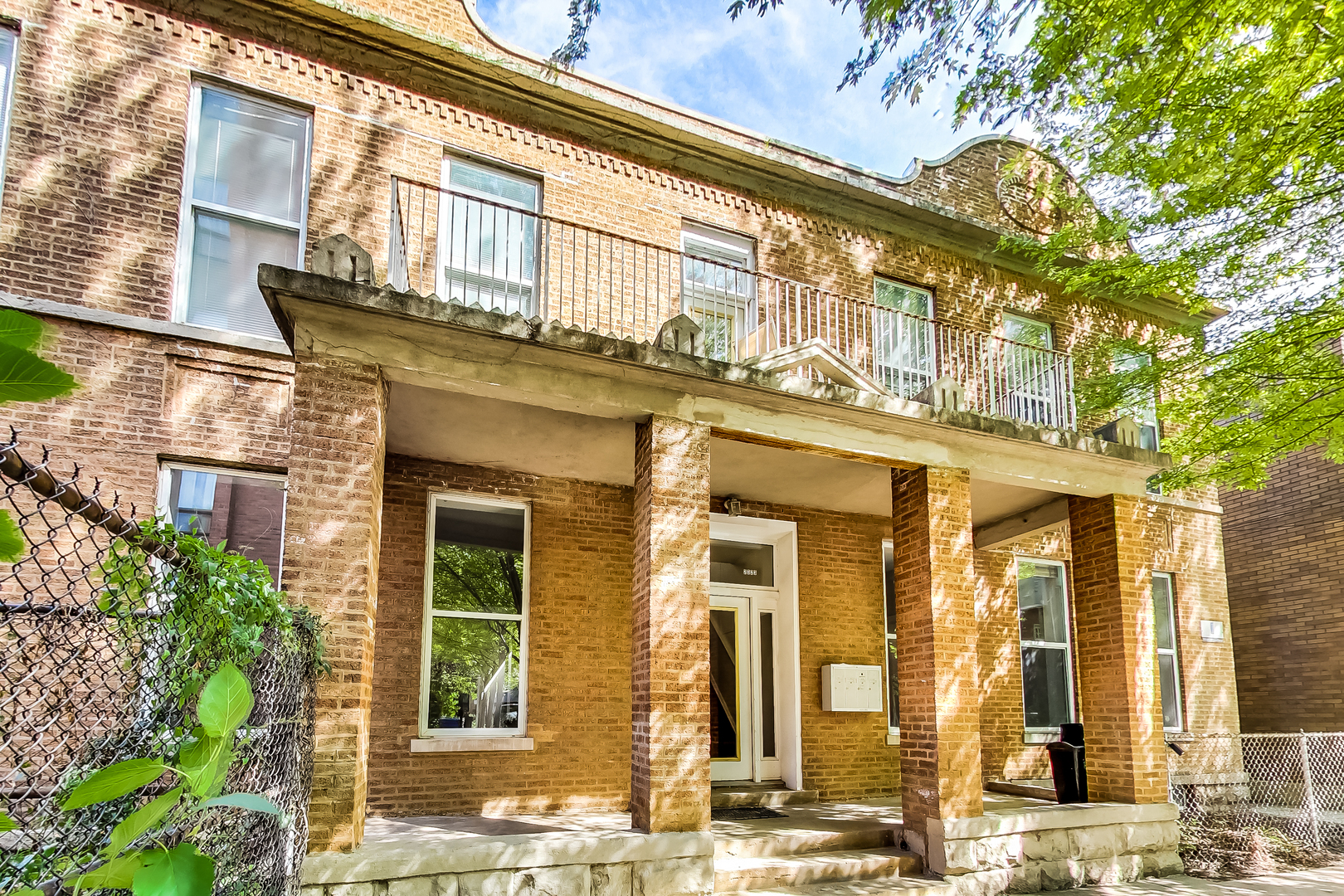 2325 N Cambridge Avenue Unit: 1