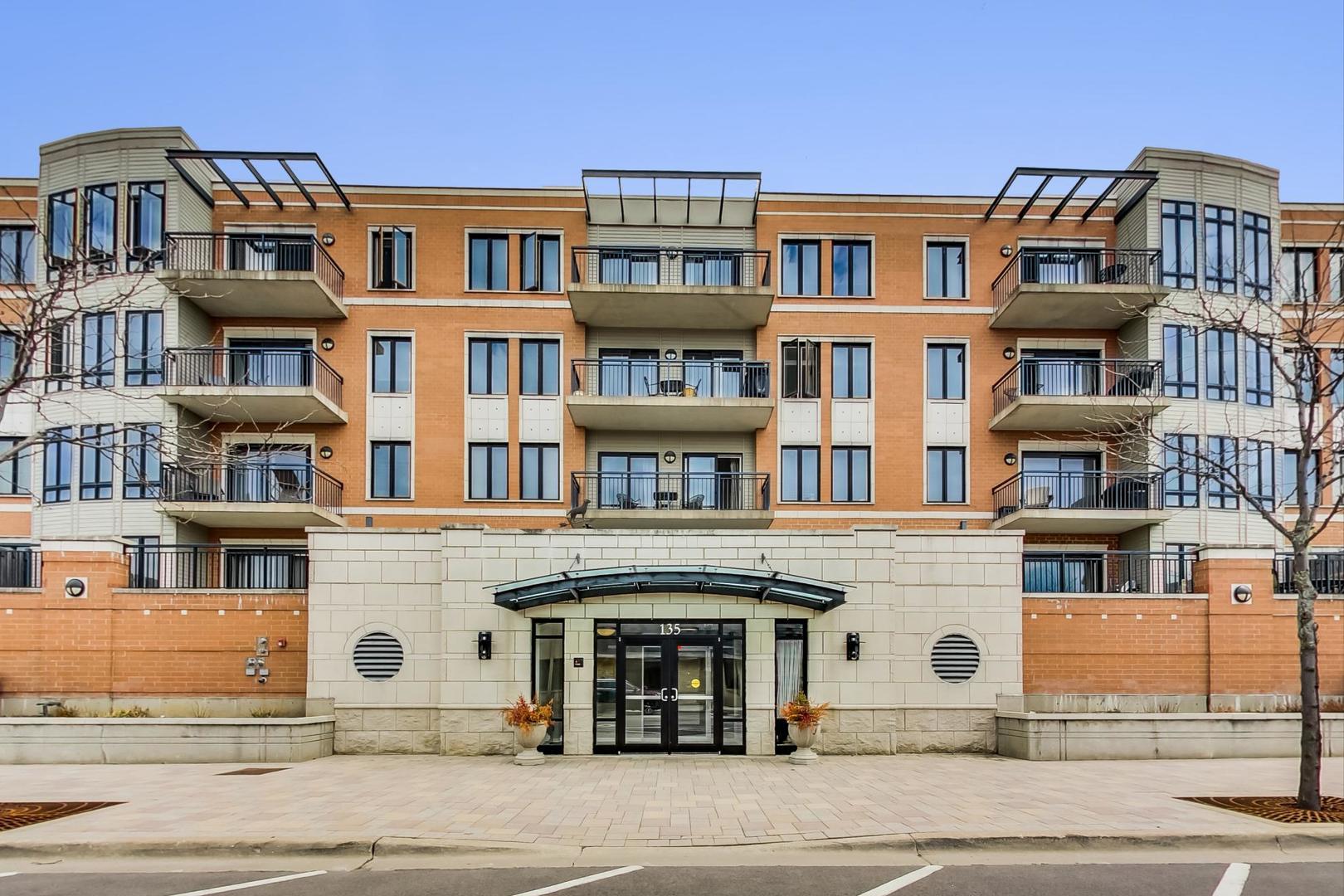 135 S York Street Unit: 228