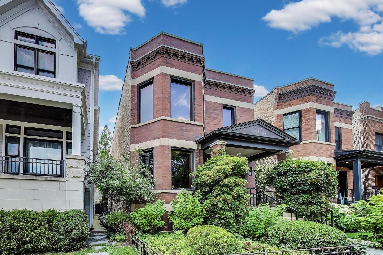 3822 N Claremont Avenue