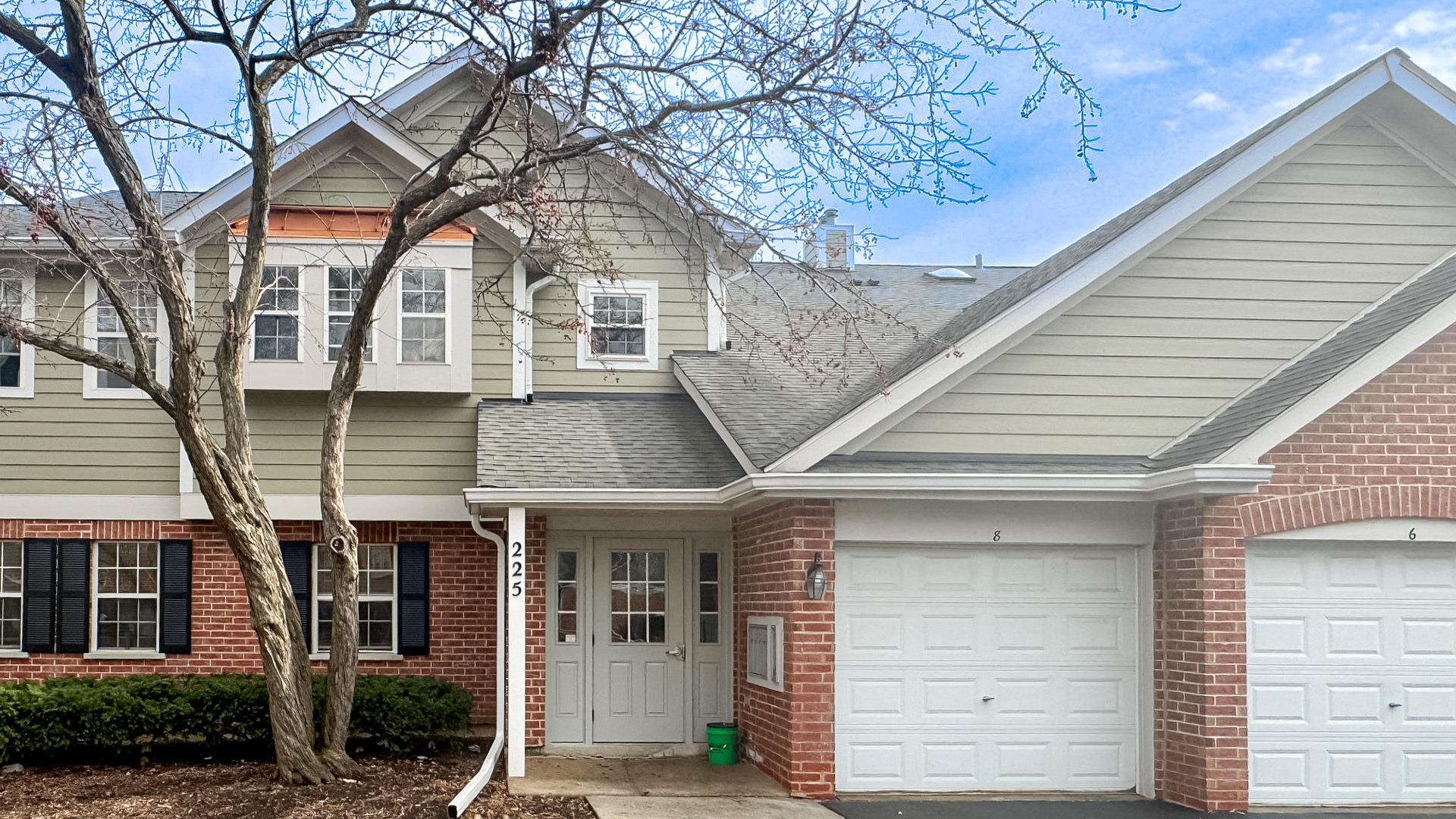 225 Columbia Court Unit: 6