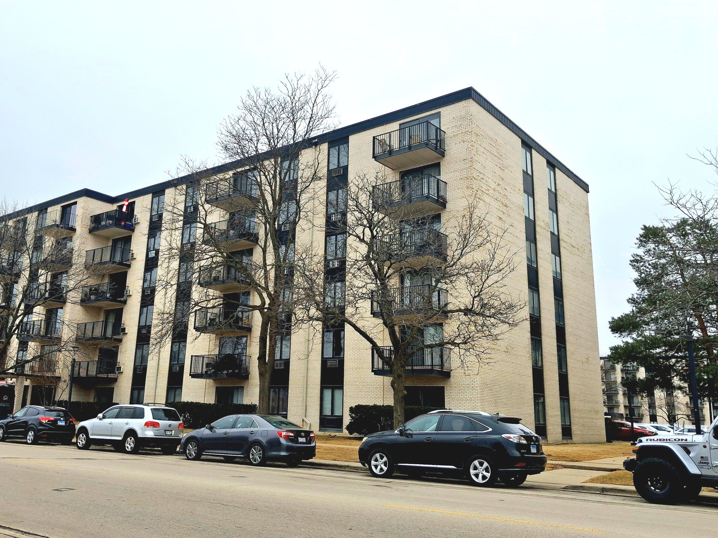 9701 N Dee Road Unit: 6M