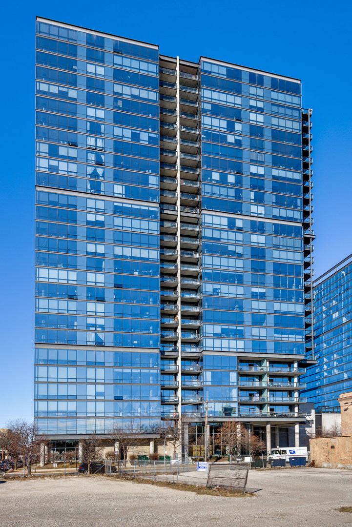860 W Blackhawk Street Unit: 1202