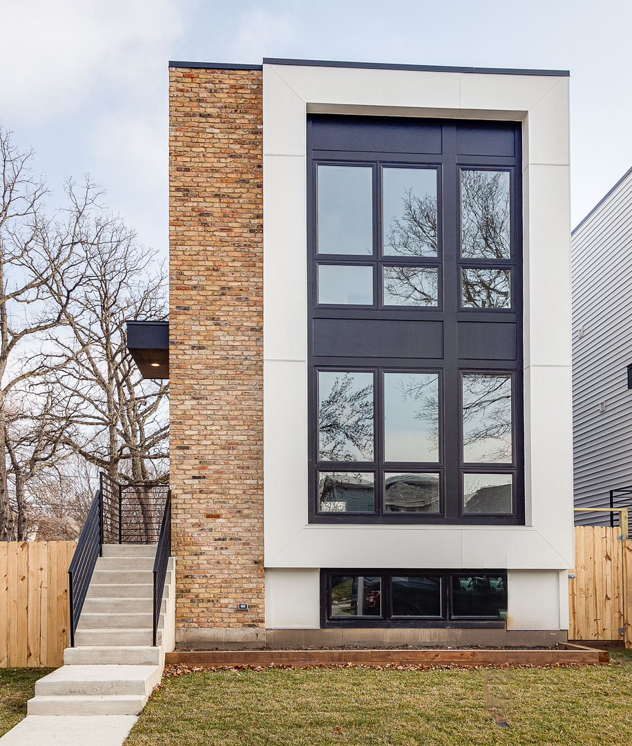 4938 W Medill Avenue