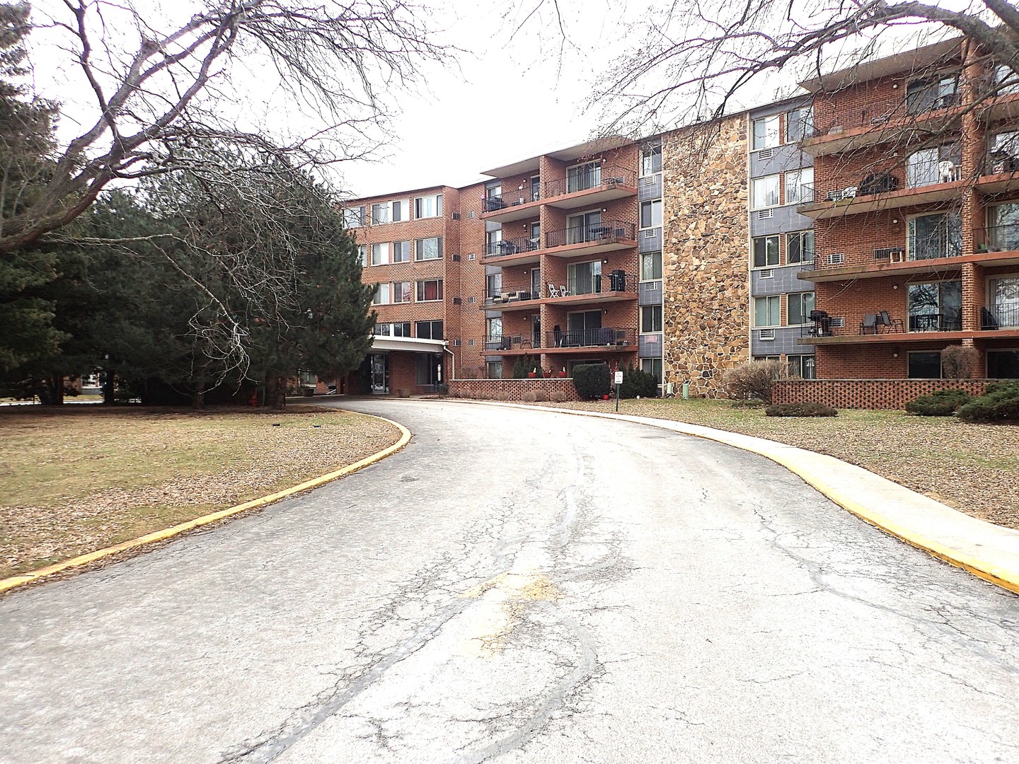 18 E Old Willow Road Unit: 535N