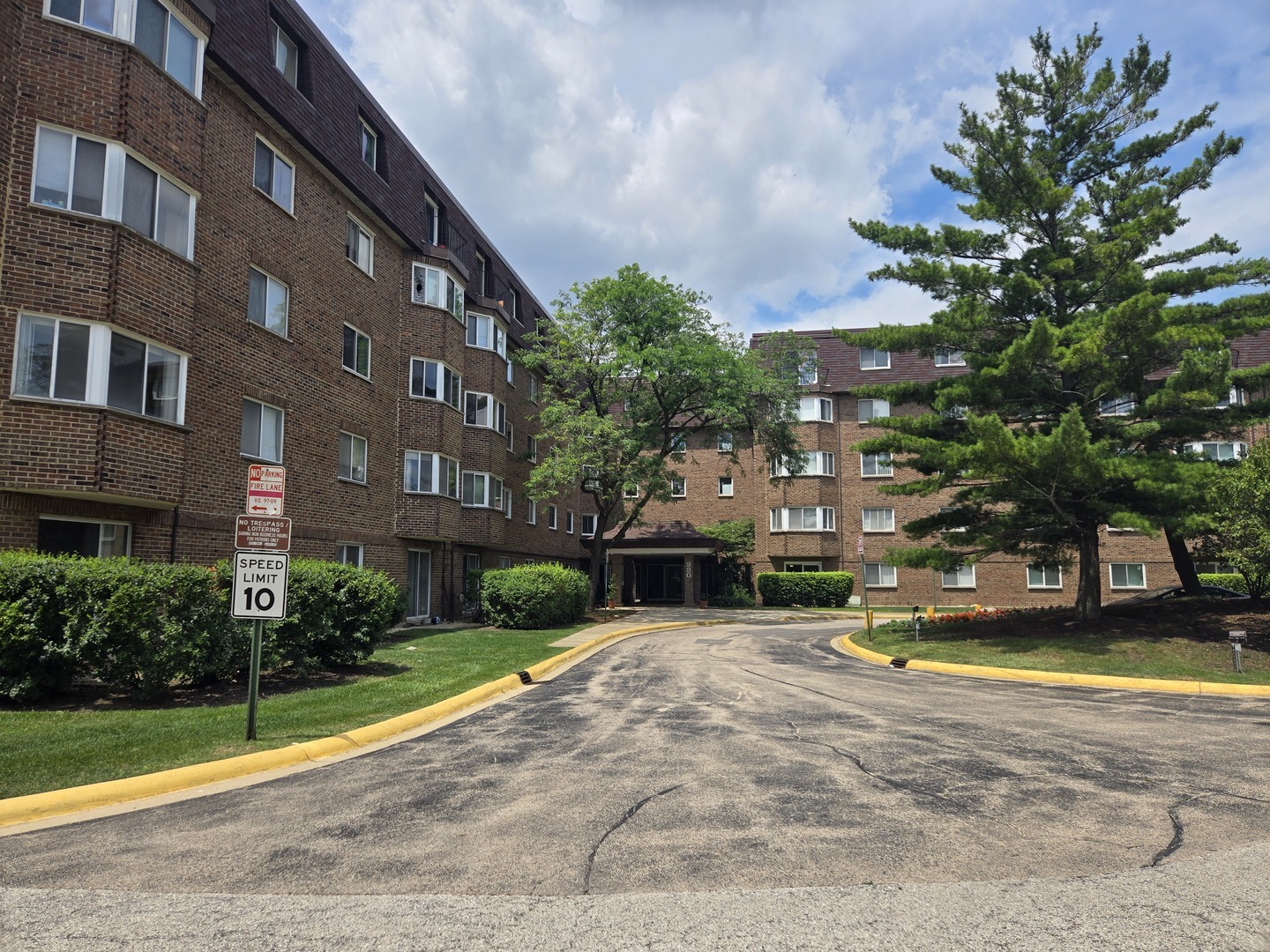 220 S Roselle Road Unit: 224