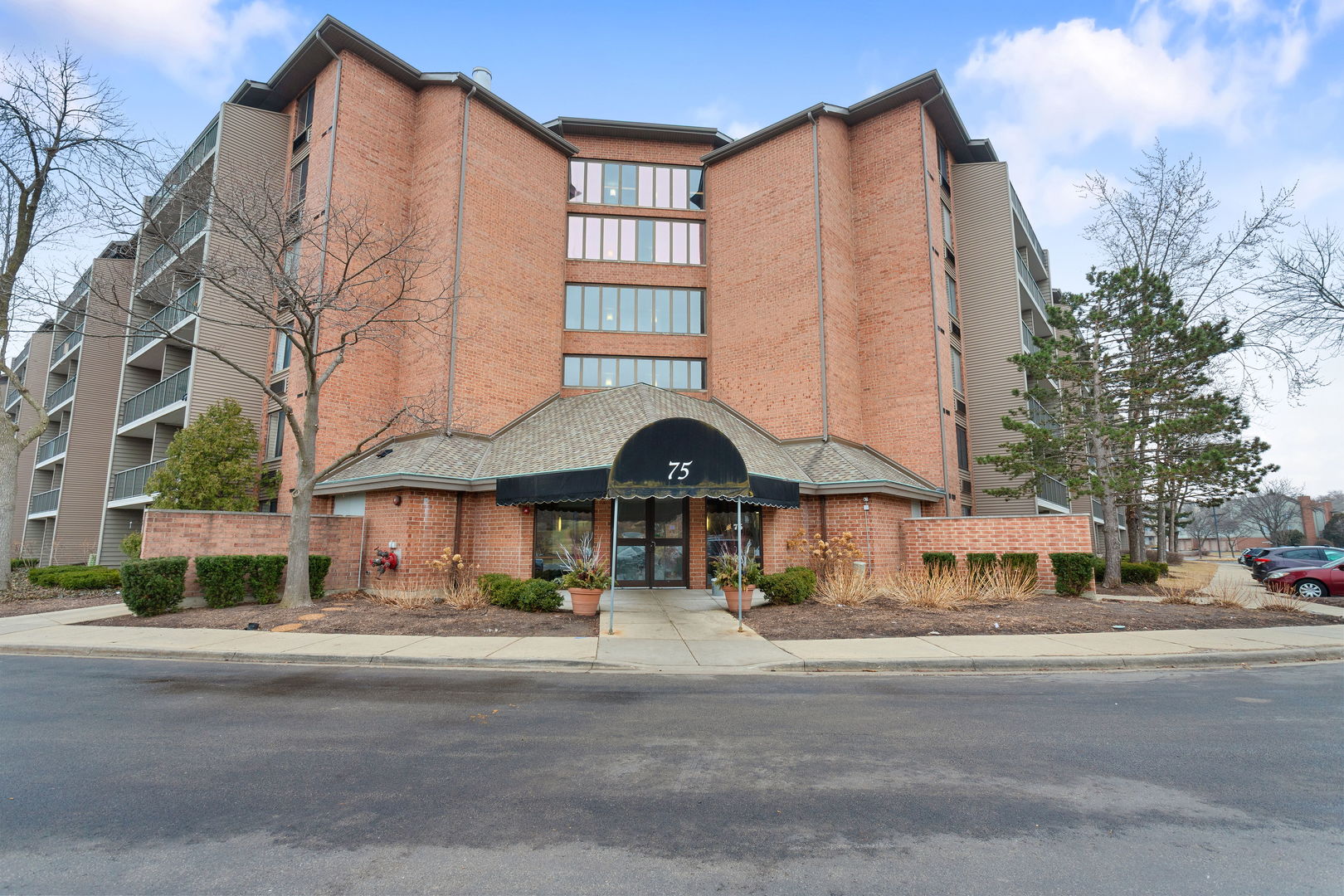 75 Kristin Circle Unit: 123