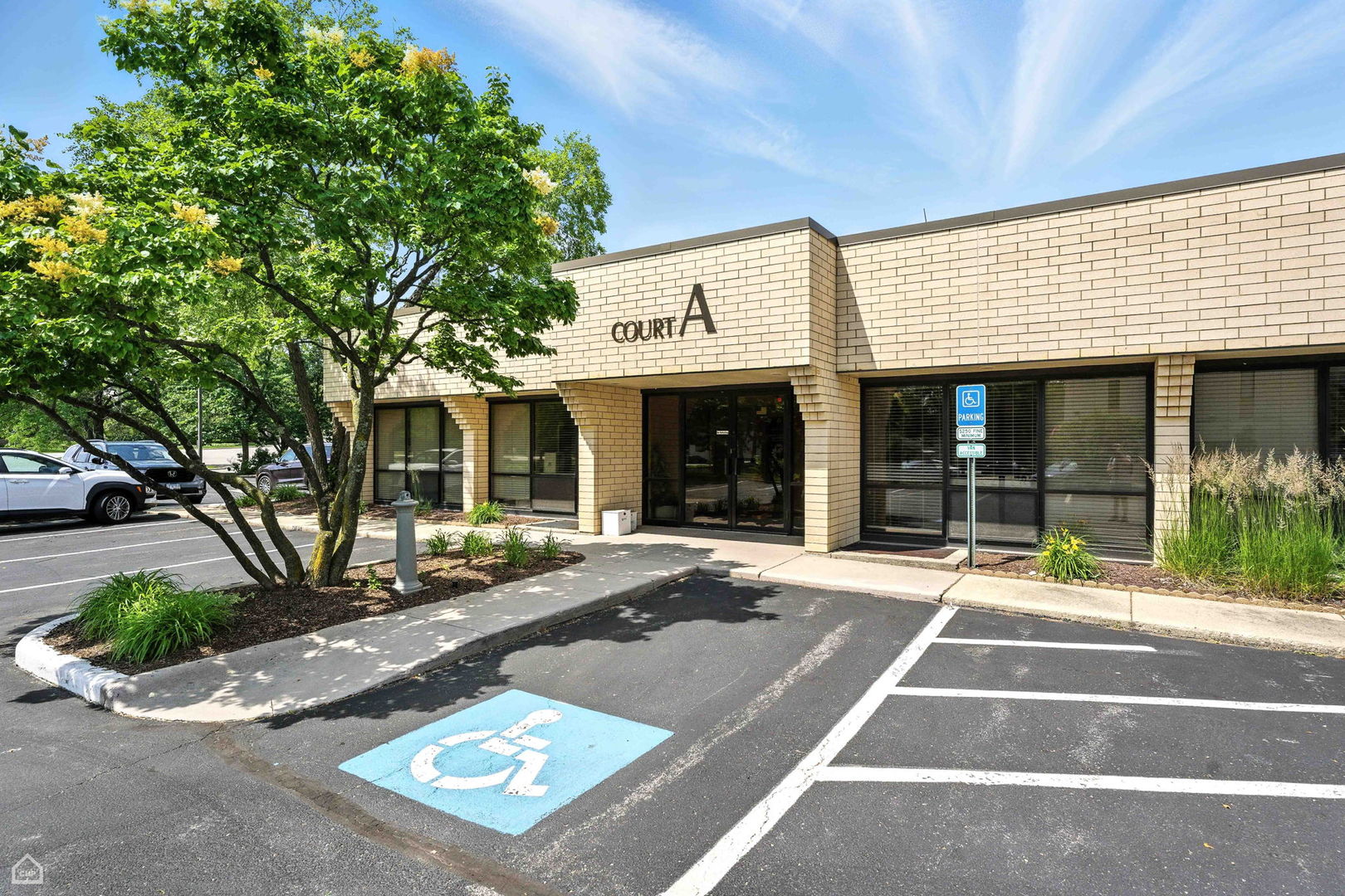 1S280 Summit Avenue Unit: A