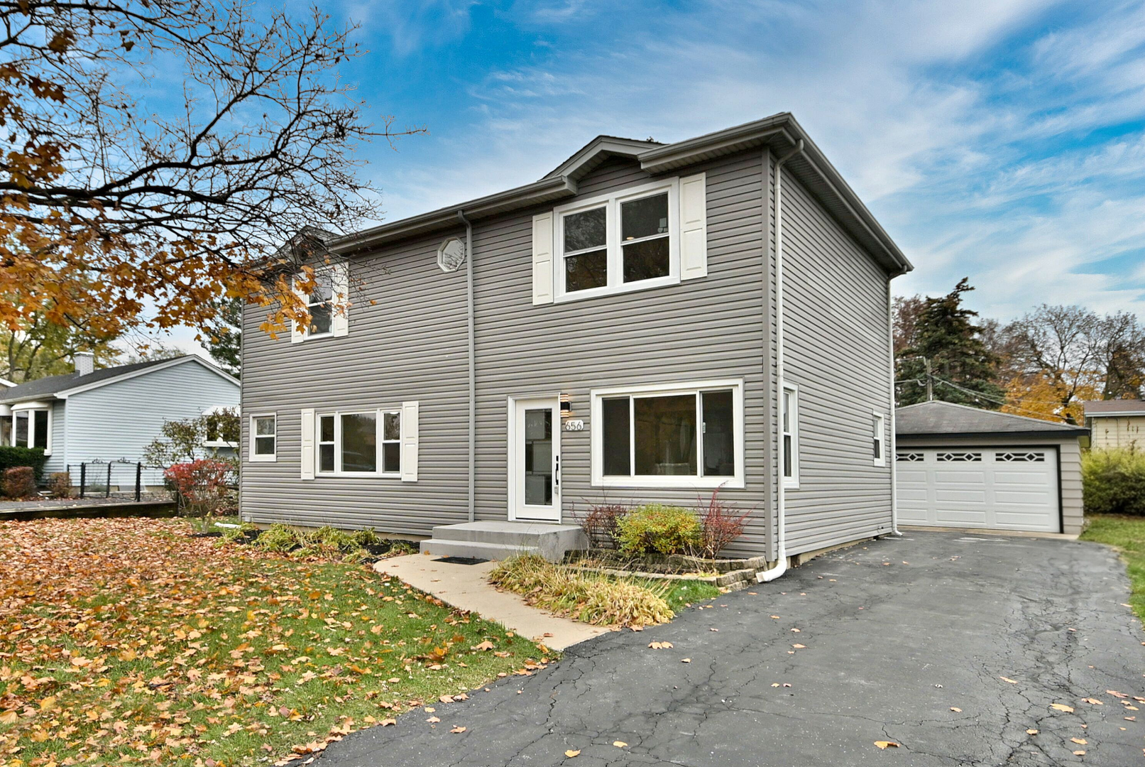 656 W Comstock Avenue