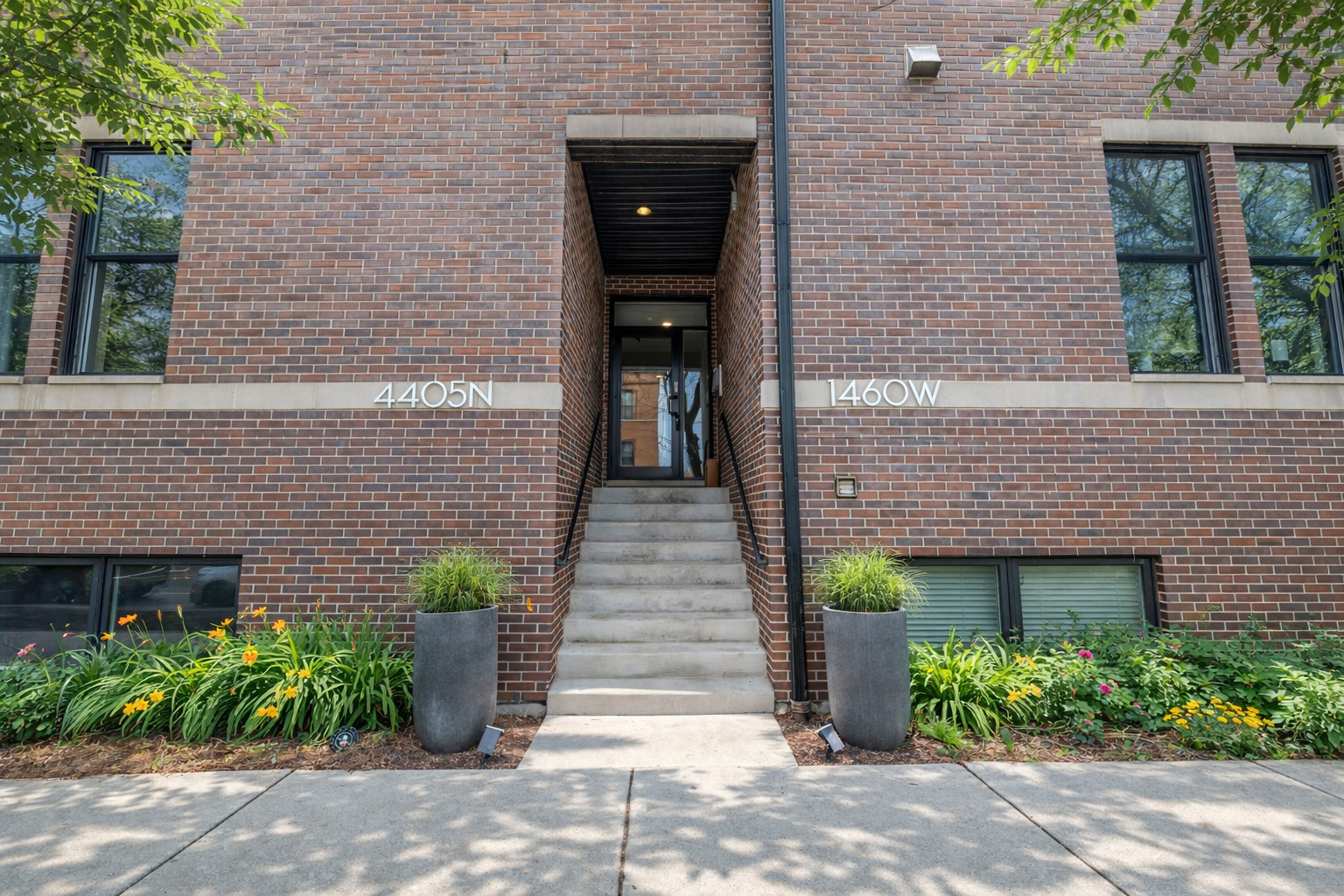 4405 N GREENVIEW Avenue Unit: 1B