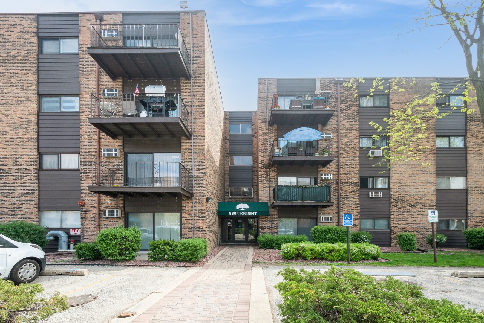 8901 N Western Avenue Unit: 206