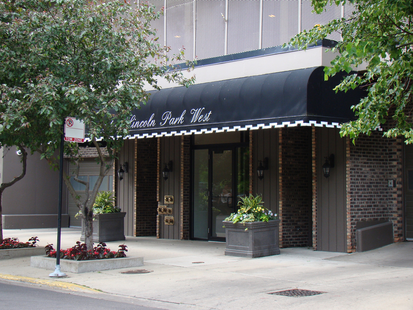 2144 N Lincoln Park West Avenue Unit: 8B