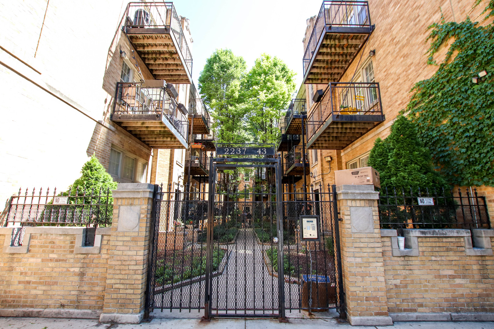 2237.5 N Lincoln Avenue Unit: 2B