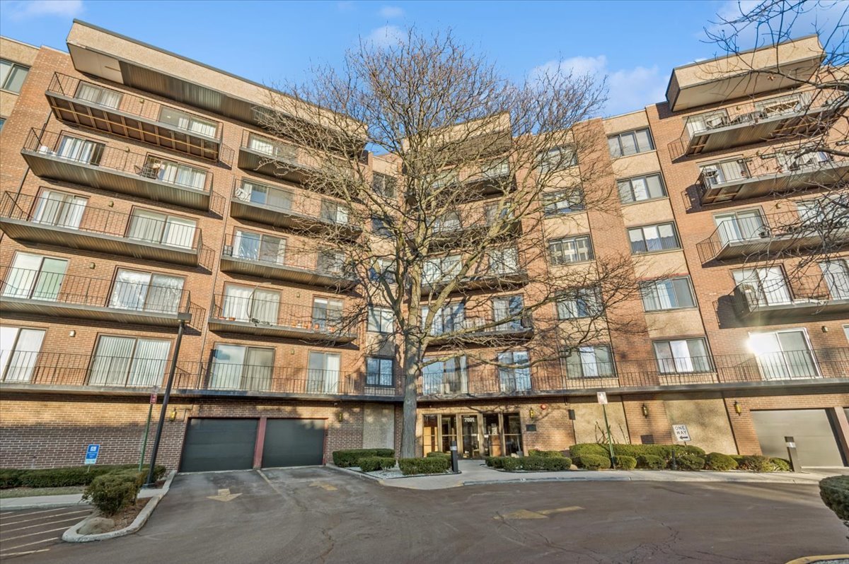 7601 N Lincoln Avenue Unit: 415