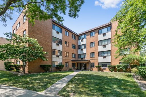 6826 N Ridge Boulevard Unit: 302