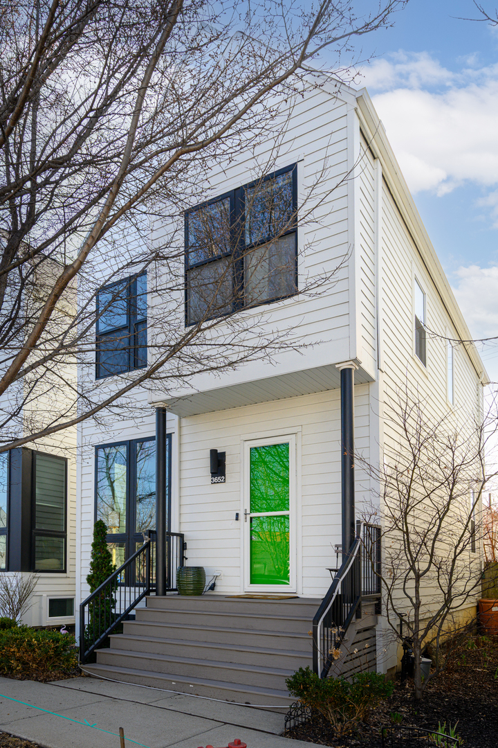 3652 N Kenneth Avenue