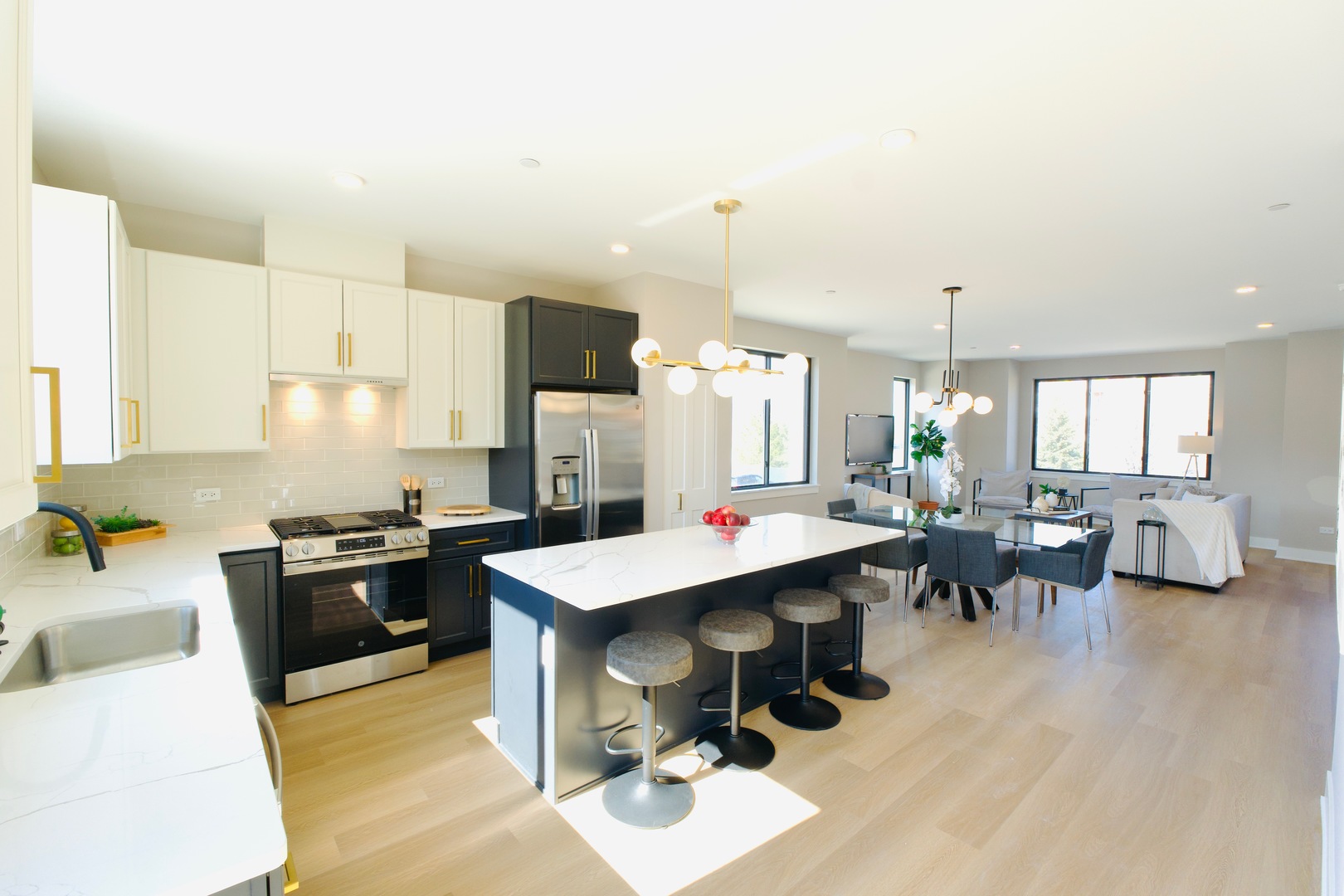 161 Pointe Drive Unit: 161