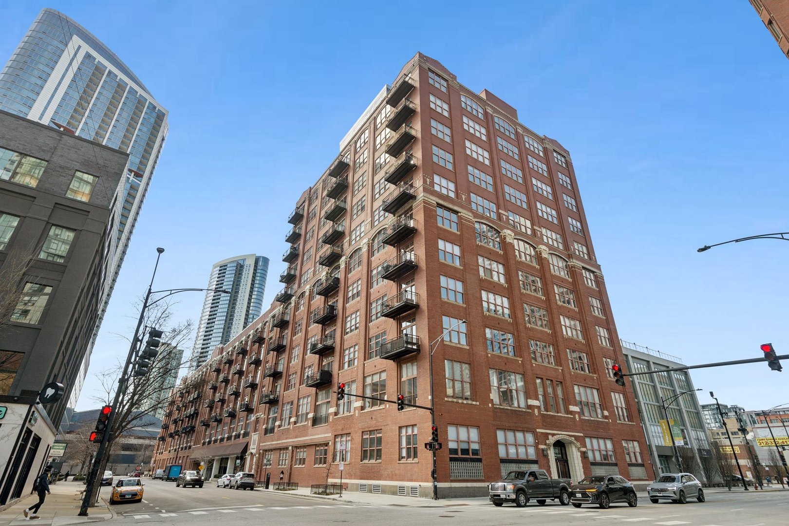 360 W ILLINOIS Street Unit: 5F