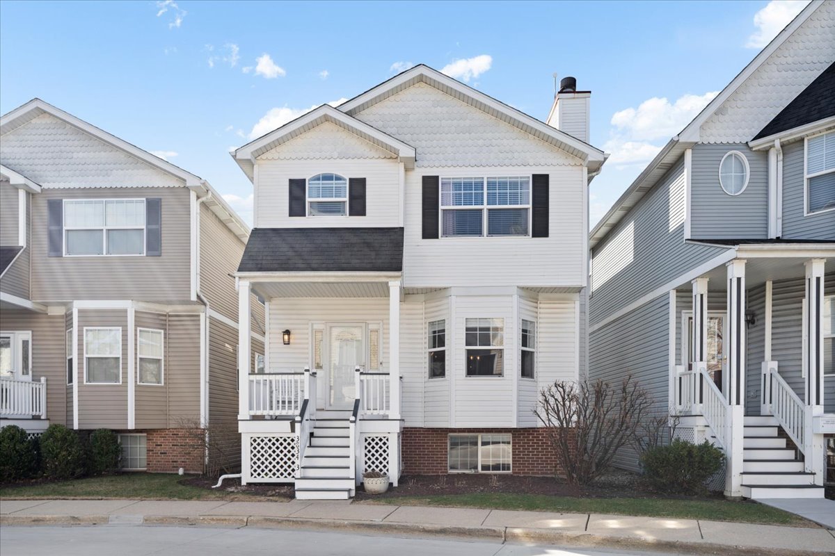 3834 N Milwaukee Court