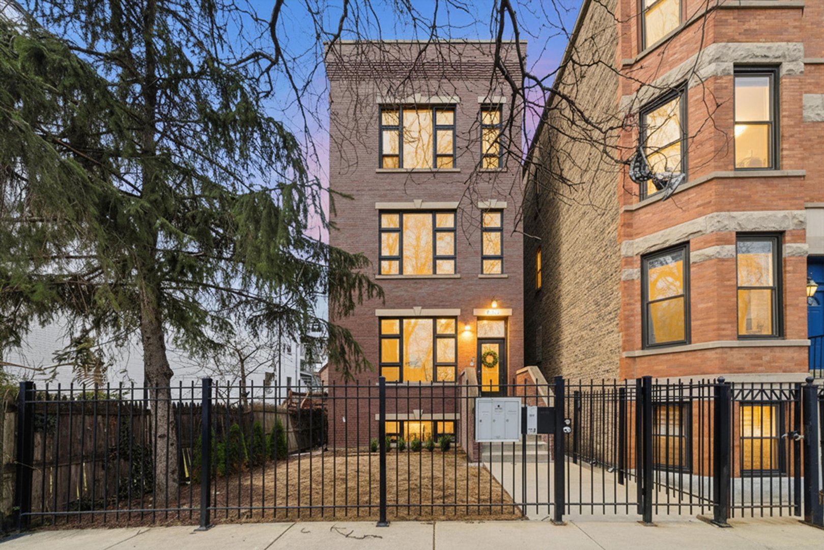 2330 N Hamilton Avenue Unit: 3