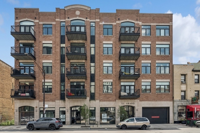 711 W GRAND Avenue Unit: 402