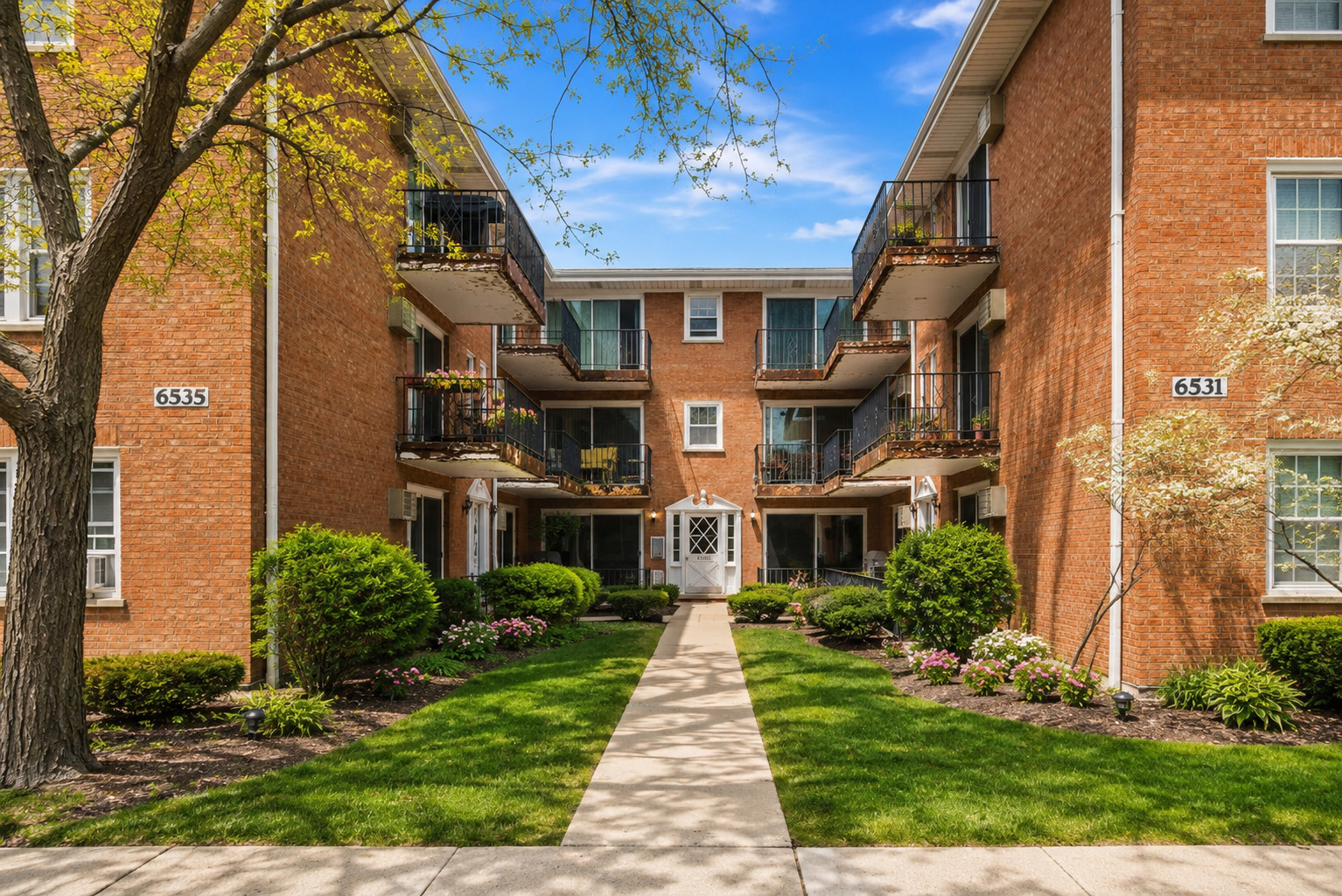 6533 N Northwest Highway Unit: 1C