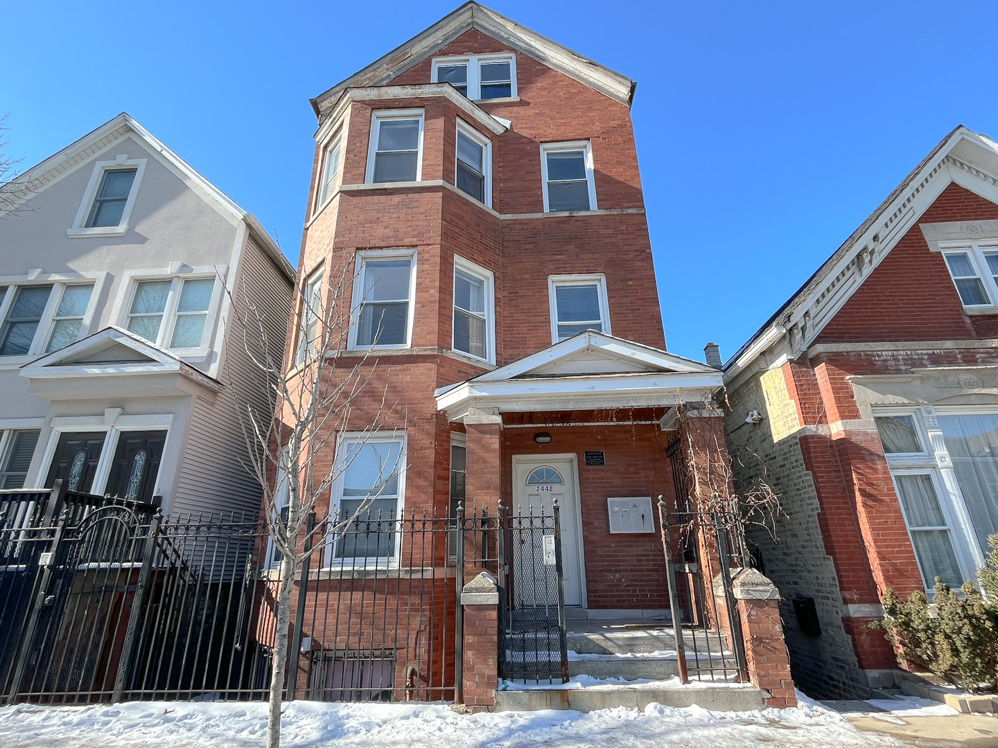 2442 N Ashland Avenue Unit: 2