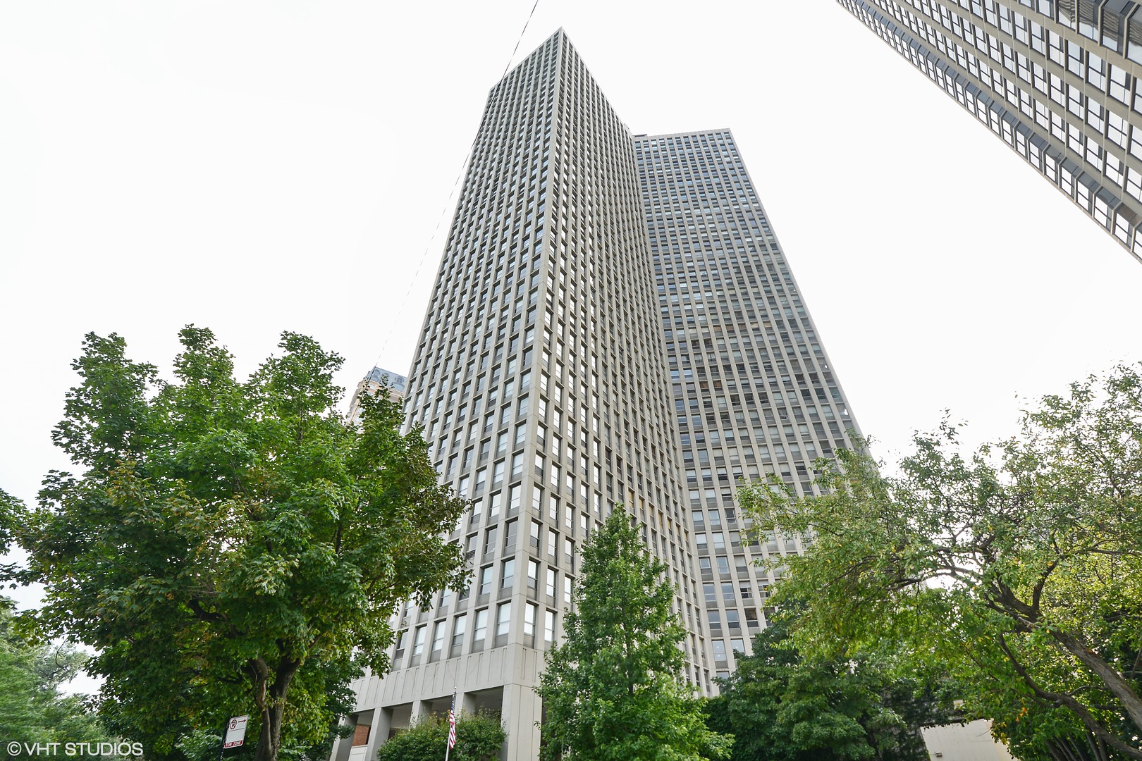 2626 N Lakeview Avenue Unit: 3712