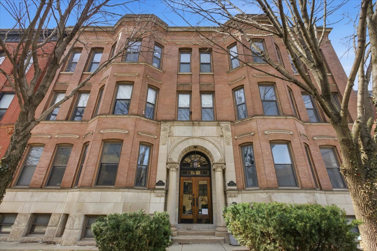 2608 N Dayton Street Unit: 3S