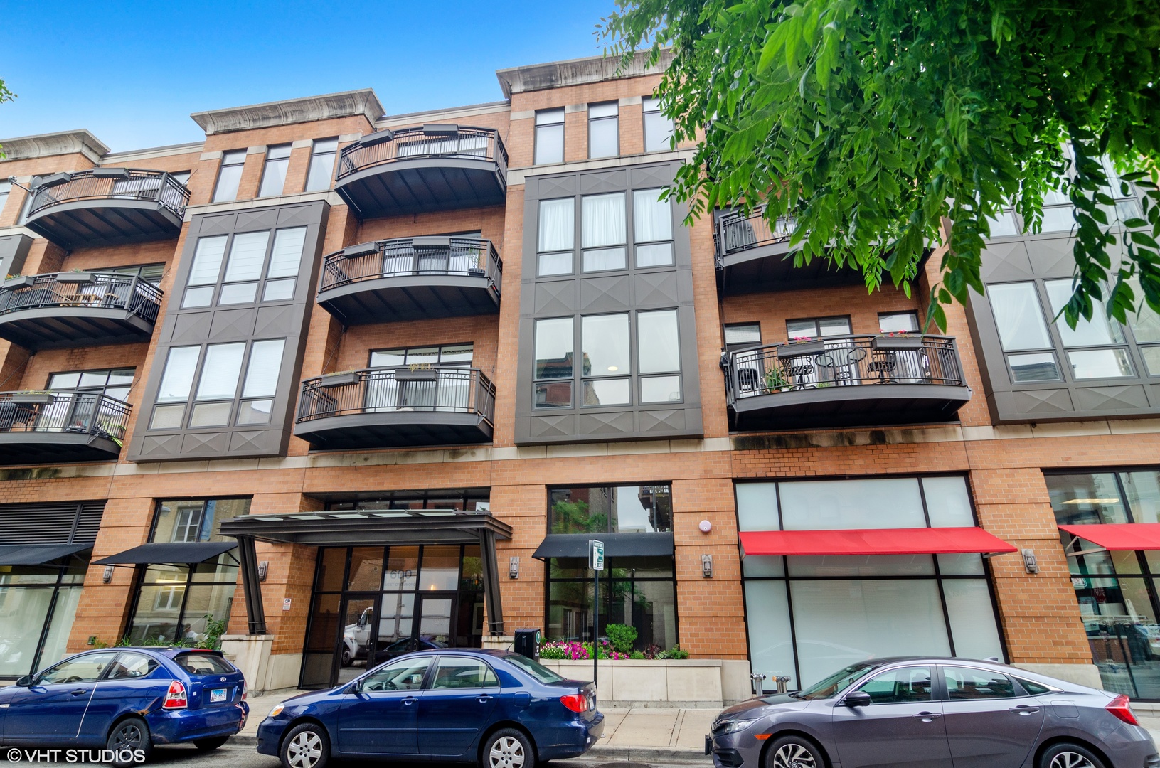 600 W Drummond Place Unit: 413