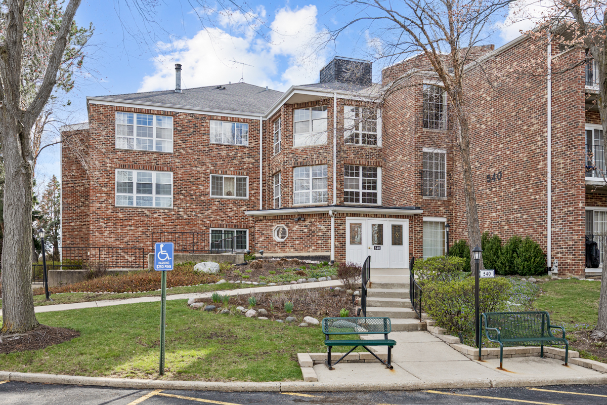 540 Biesterfield Road Unit: 305